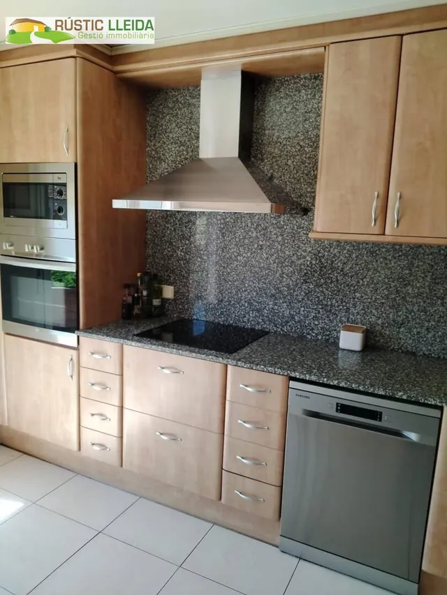 Casa unifamiliar en Mollerussa con gran jardín privado. — 6