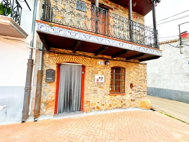 Urbis te ofrece una casa en venta en Navarredonda de la Rinconada, Salamanca. — 2