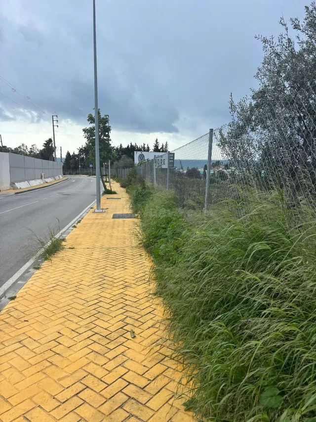 Terreno comercial Marbella con acceso directo a carretera