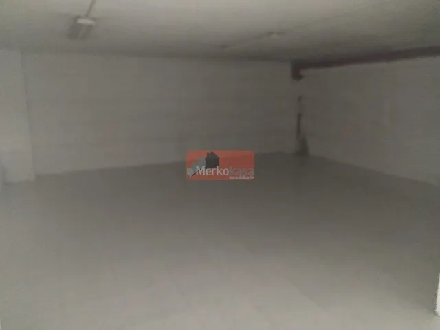 SE VENDE BAJO COMERCIAL ACONDICIONADO — 11