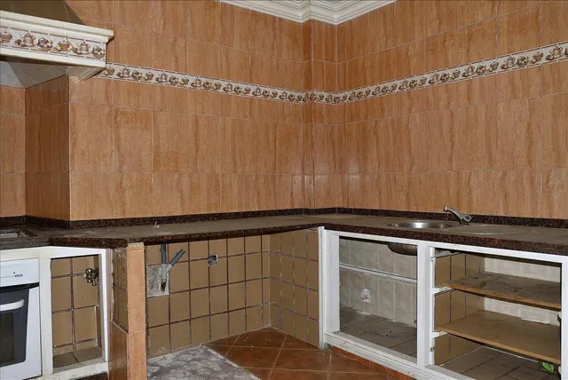 ¡GRAN CASA ADOSADA DE 351 M2 CON ENORME POTENCIAL EN ALGECIRAS! — 9