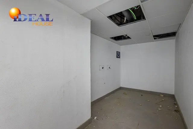 ¡Local en Acera del Darro frente al Corte Inglés! — 10
