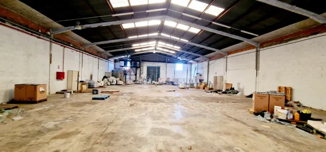 Venta de Nave Industrial de 855 m2 – Polígono Activo y Bien  - foto 3