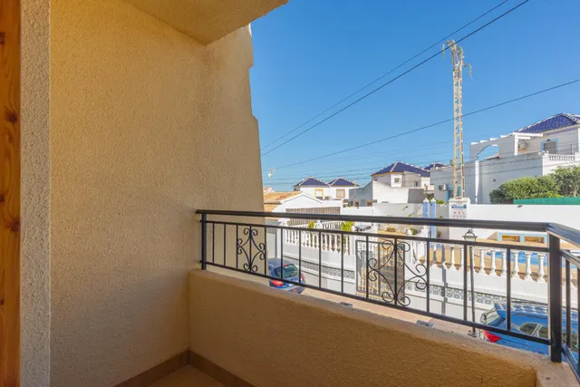 Dúplex reformado en Los Balcones: sol, comodidad y ubicación estratégica — 30