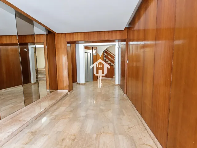 1ª planta de 102 m2 con patio en pleno centro de Alicante: edificio con ascensor — 41