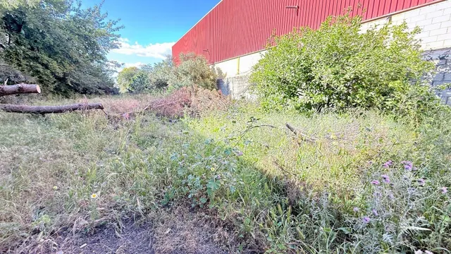 Suelo Industrial Estratégico en Avenida Principal de Dos Her - foto 3