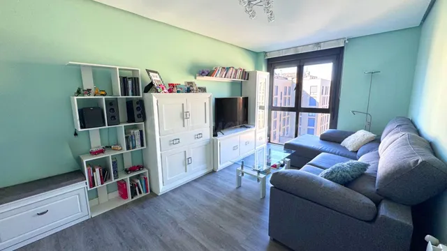 ¡Muy luminoso! 5ª planta con ascensor, garaje y trastero en  - foto 3