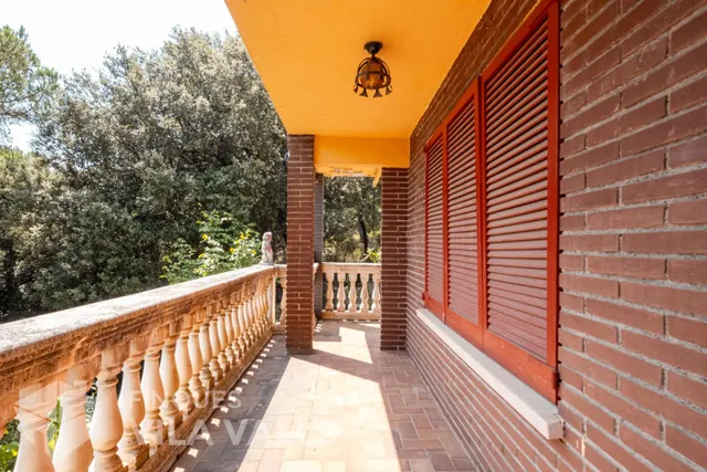 Casa con gran jardín en la naturaleza — 32