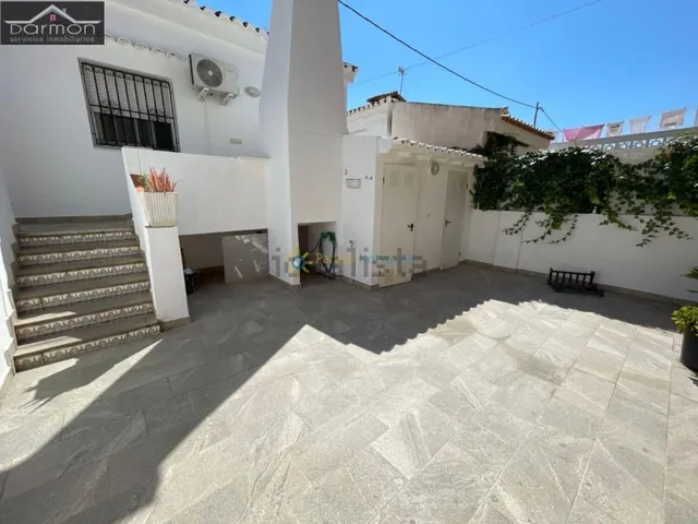 EN VENTA O ALQUILER — 6