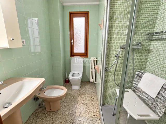 Amplia vivienda de 4 dormitorios con balcón en San Antonio María Claret — 22
