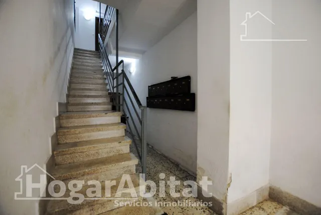 ¡gran oportunidad! muy amplio de 4 dormitorios, con balcón junto av beniopa — 44