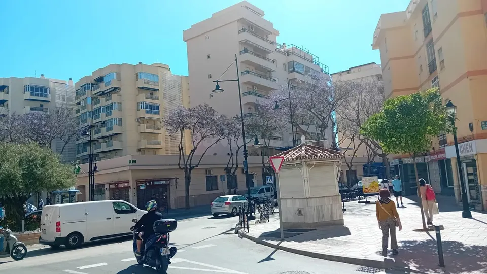 ESPECTACULAR LOCAL EN UNA DE LAS MEJORES ZONAS DE FUENGIROLA 1.500+IVA