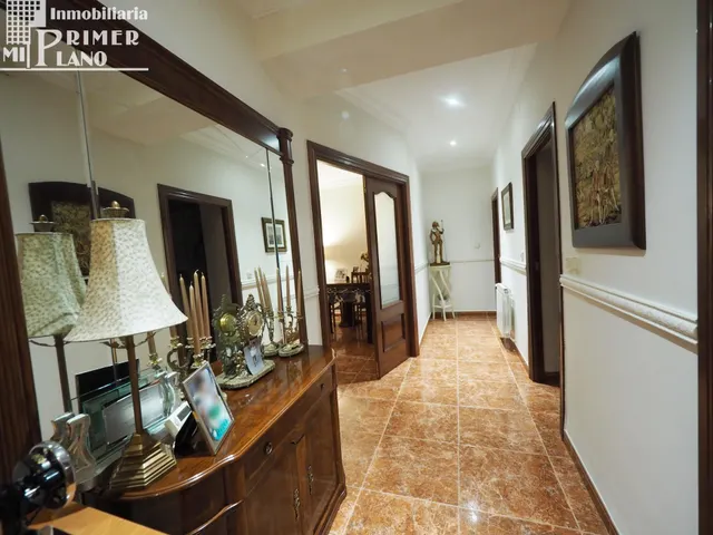 Amplia Casa en Venta con Excelentes Conexiones y Comodidades en Tomelloso — 19