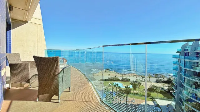 ÁTICO CON VISTAS AL MAR DE 2 DORMITORIOS Y 2 BAÑOS EN PUNTA  - foto 4