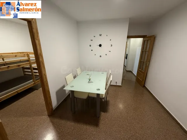 Piso amueblado con piscina, terraza y cochera en Las Gabias  - foto 3