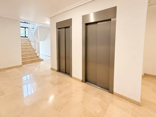 Amplio local comercial de 250 m2 acondicionado como oficinas en Avenida de Alicante, Altabix – Elche — 28