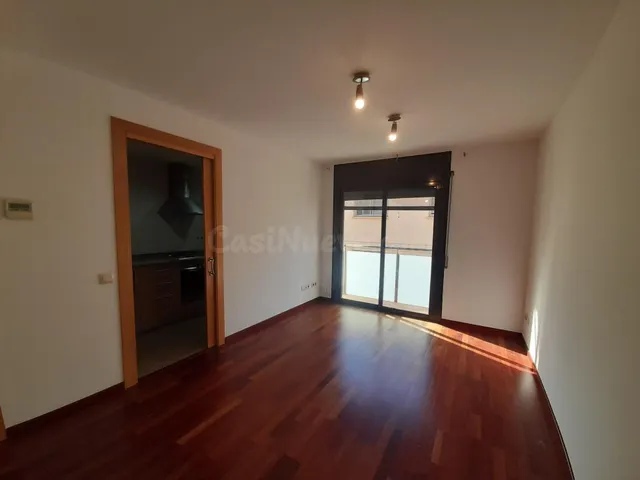 Piso de 2 hab. con terraza en ubicación inmejorable - foto 2