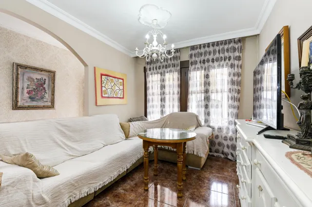 ¡OPORTUNIDAD EN ÍLLORA! Amplia casa adosada con parking y zonas verdes ✨ — 3