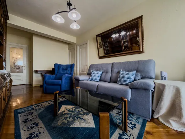EXCELENTE PISO EN CUATRO CAMINOS JUNTO A VALDECILLA: luminos - foto 4
