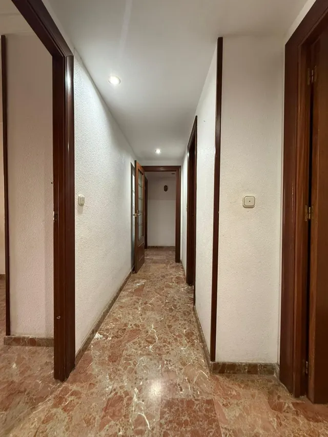 ACOGEDOR PISO EN AVENIDA JUAN CARLOS I — 12