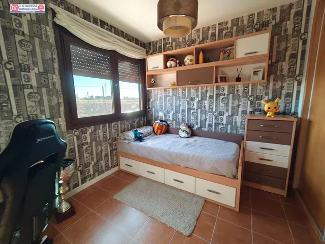 Adosado reformado con buhardilla, garaje y patio — 35