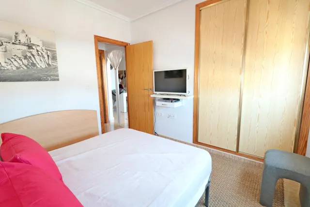 Exclusivo ático de 2 dormitorios con solárium privado y piscina comunitaria en Formentera del Segura. — 14