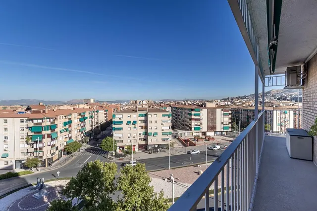 PISO REFORMADO CON VISTAS PANORÁMICAS A UN PASO DEL CENTRO DE GRANADA — 16
