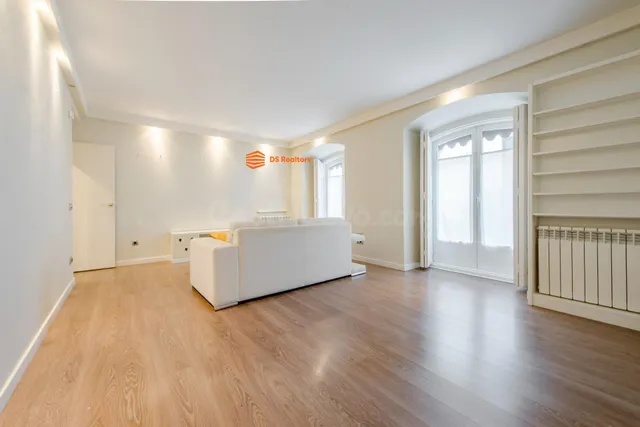 PISO PARA ENTRAR A VIVIR CON 4 BALCONES A LA CALLE - foto 4