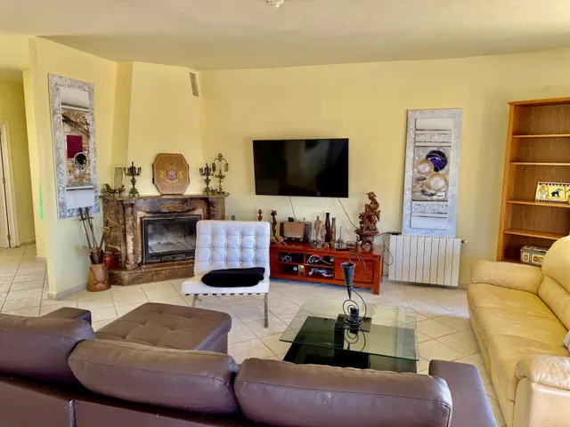 Villa independiente con finca de 19.000 m2 en Castalla — 14