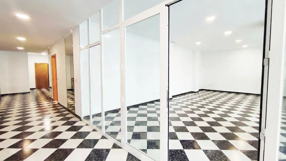Local comercial 270m² en venta - Costa del Sol