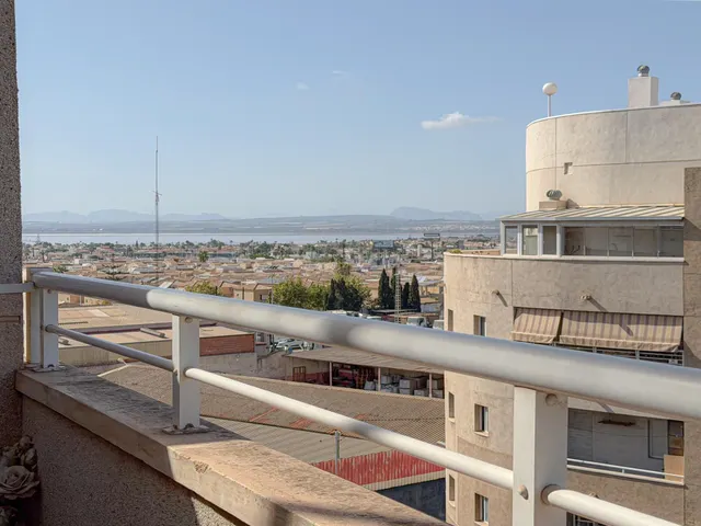 Centro! Interesante ático semireformado, con gran terraza e  - foto 5