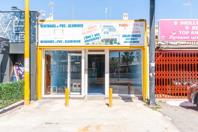 LOCAL COMERCIAL EN ZONA DE PASO — 2