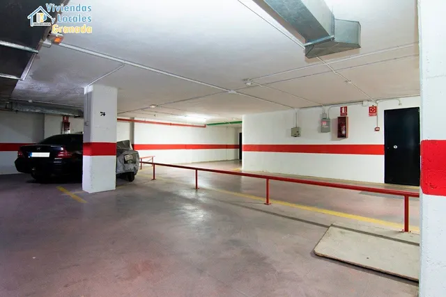 Camino de Ronda cercano a Caleta. Plaza de garaje en venta con acceso en rampa a 15.000€ cada una. A — 12