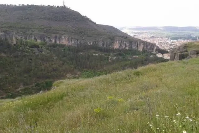 IDEAL INVERSORES - PUEBLO RUSTICO EN HENAREJOS — 2