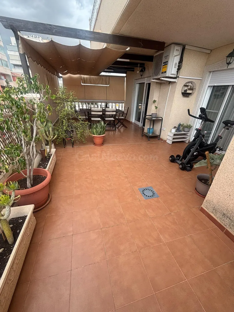 Piso con Amplia Terraza en Planta en Zona Campo de Futbol!
