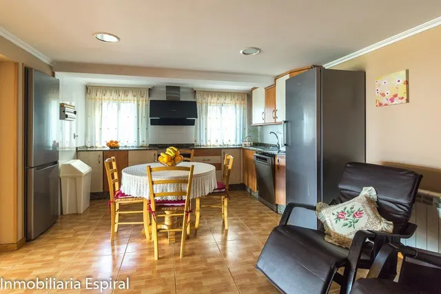 ¡Impresionante Chalet Familiar en Mogor, Marín! — 39