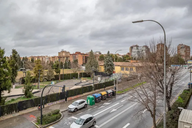 Gran Piso Reformado en Constitución, Frente a Paseillos Universitarios. — 42