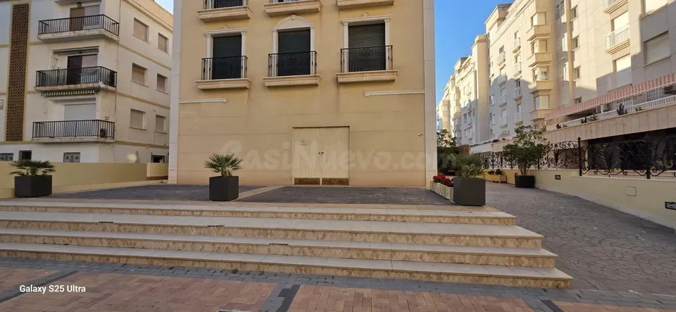 ¡Oportunidad Única! Local Comercial en Águilas con Terraza Privativa