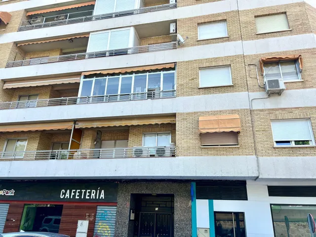 PISO CON ASCENSOR EN LA AVENIDA JUAN CARLOS I — 23