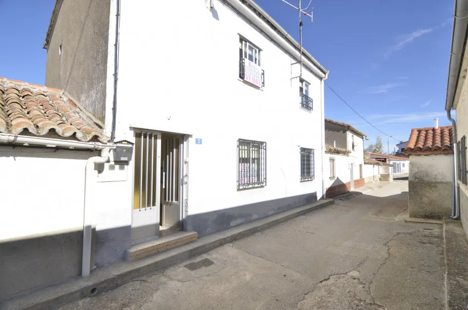 Urbis te ofrece una casa de pueblo en venta en Galisancho, Salamanca.
