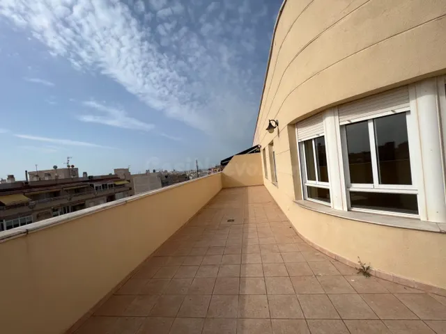 ATICO DE 5 DORMITORIOS 3 BAÑOS, TERRAZA, EN CENTRO DE TORREV - foto 3