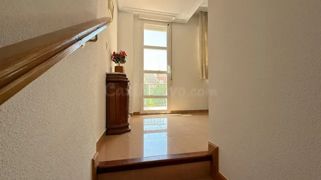 Adosado céntrico para entrar a vivir con entrada independien - foto 5