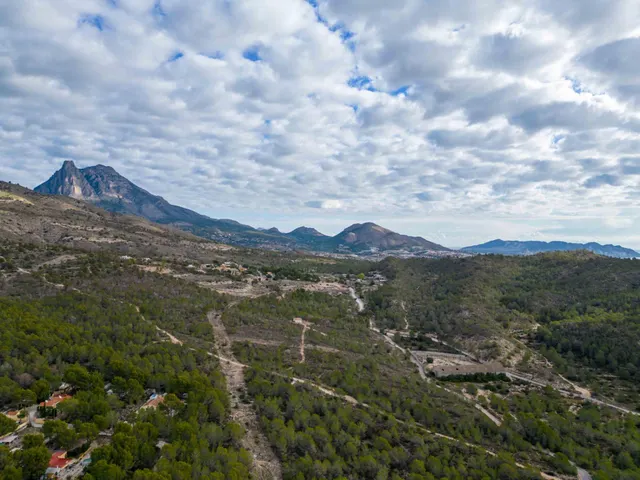Preciosa finca Chalet con 4 dormitorios y 3.000 m2 de parcela vallada en la Robella — 46