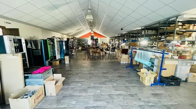 NAVE INDUSTRIAL EN EXCELENTE ESTADO EN POLIGONO MUNICIPAL DE - foto 4