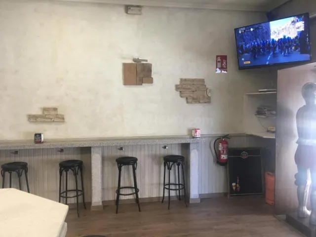 LOCAL COMERCIAL EN TRASPASO EN O COUTO - foto 3