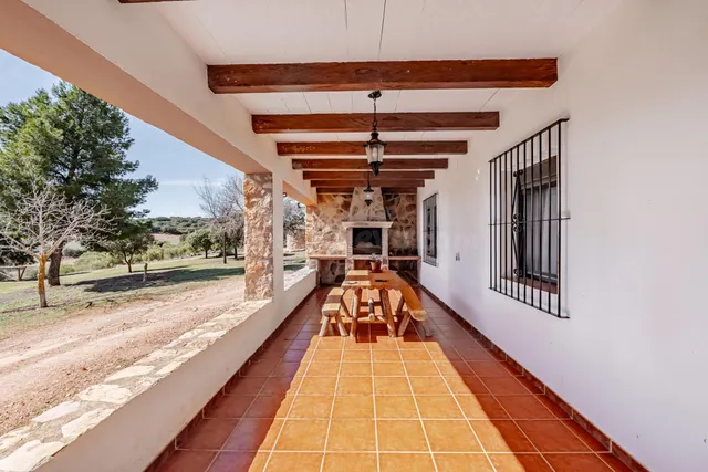 Exclusiva finca rústica de gran extensión para caza y recreo - foto 2