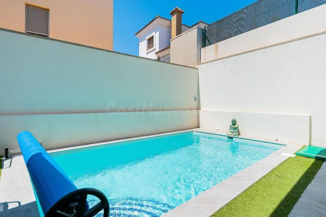 VILLA INDEPENDIENTE CON PISCINA PRIVADA CLIMATIZADA, PLACAS  - foto 4