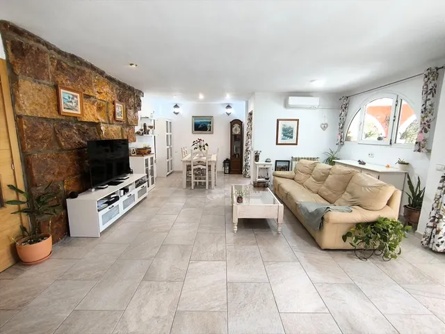 Precioso chalé unifamiliar aislado con piscina y amplio garaje — 14