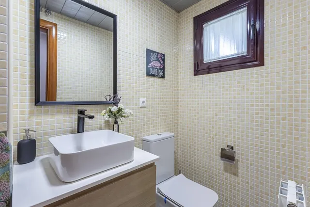 Amplia casa de 182 m2 con patio, gran sótano y a menos de 5 minutos del metro — 12