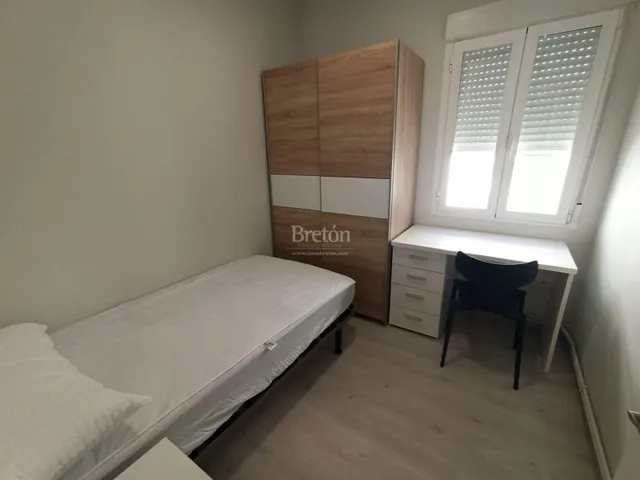 Bonito piso a estrenar reformado y amueblado para estudiantes y jovenes trabajadores. — 24